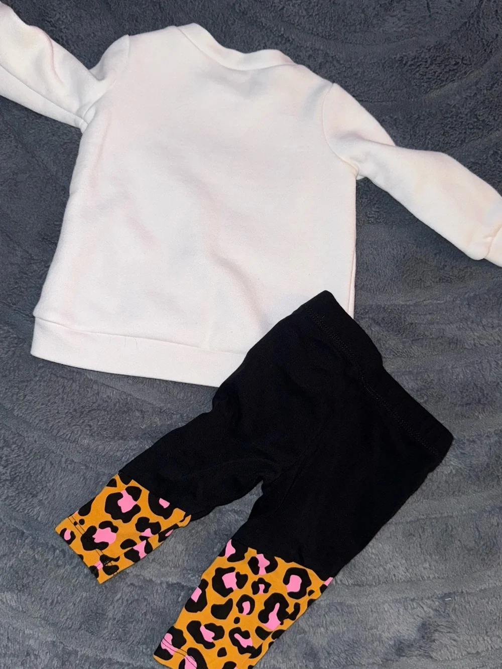 nike sweatshirt and leggings - Picture 3 of 4